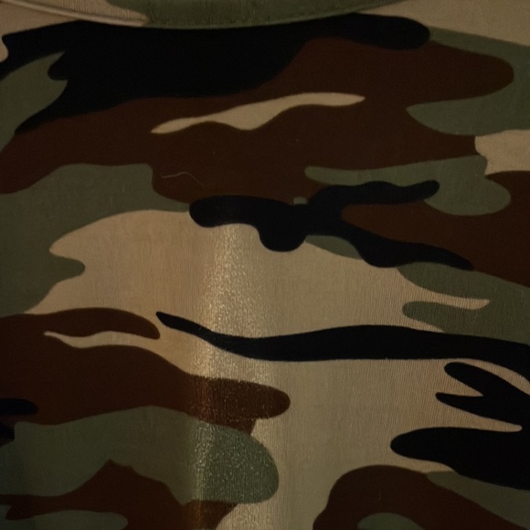 SOLD🔥No Brand Tag!Soft stretchy Camo Top. Wears like a Medium. - Picture 2 of 4